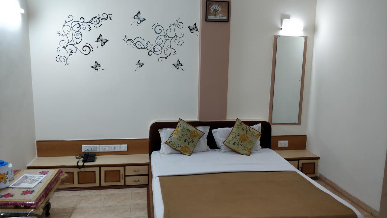 Hotel Damjis Ahmadabad Zewnętrze zdjęcie