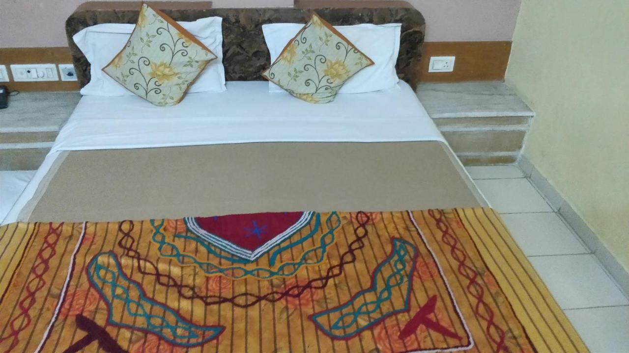 Hotel Damjis Ahmadabad Zewnętrze zdjęcie
