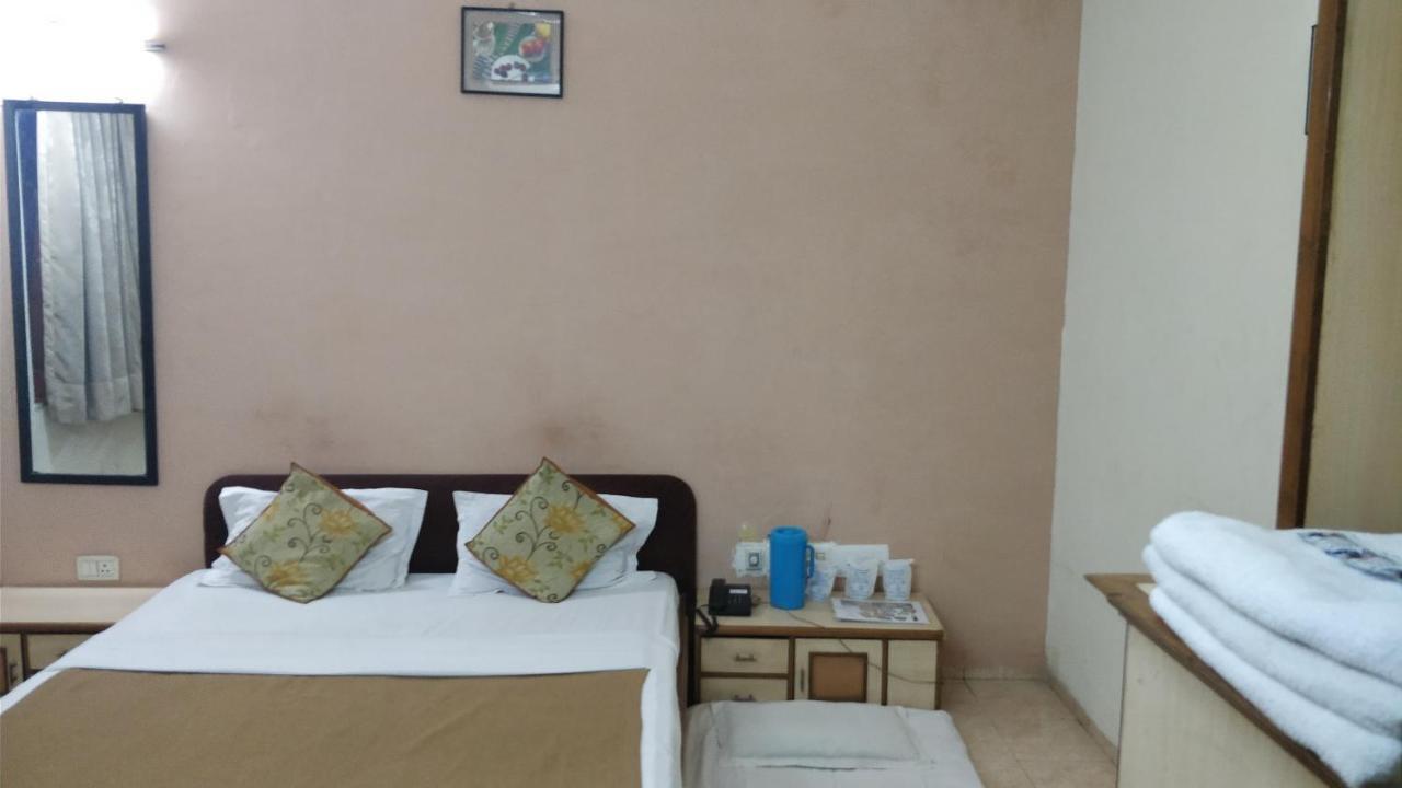 Hotel Damjis Ahmadabad Zewnętrze zdjęcie