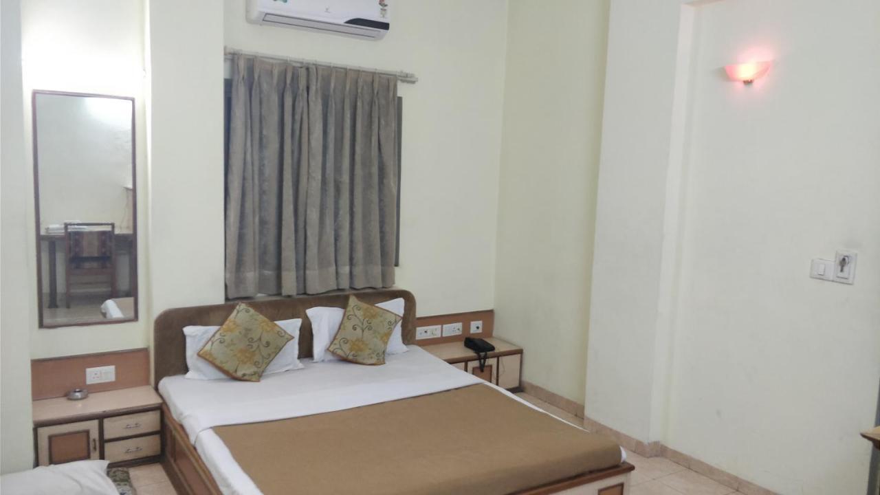 Hotel Damjis Ahmadabad Zewnętrze zdjęcie