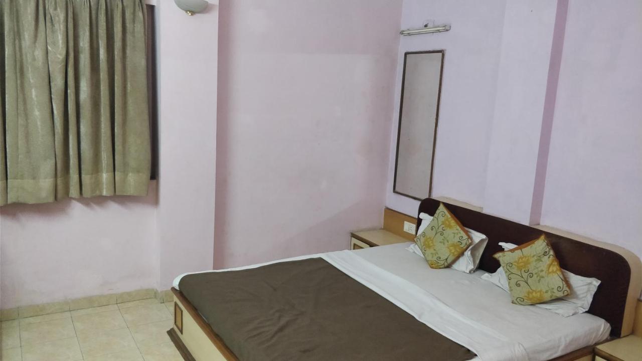 Hotel Damjis Ahmadabad Zewnętrze zdjęcie