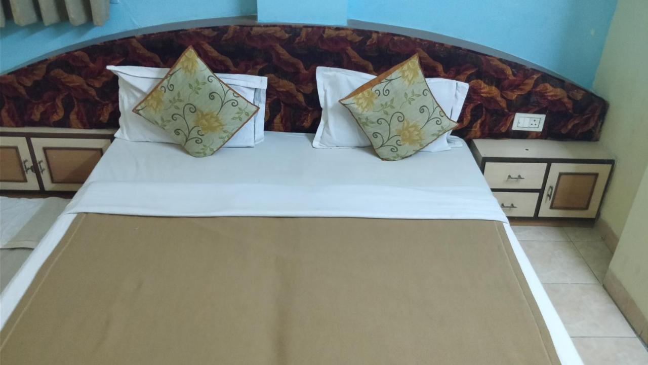 Hotel Damjis Ahmadabad Zewnętrze zdjęcie